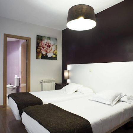 Thc Gran Via Hostel Мадрид Экстерьер фото