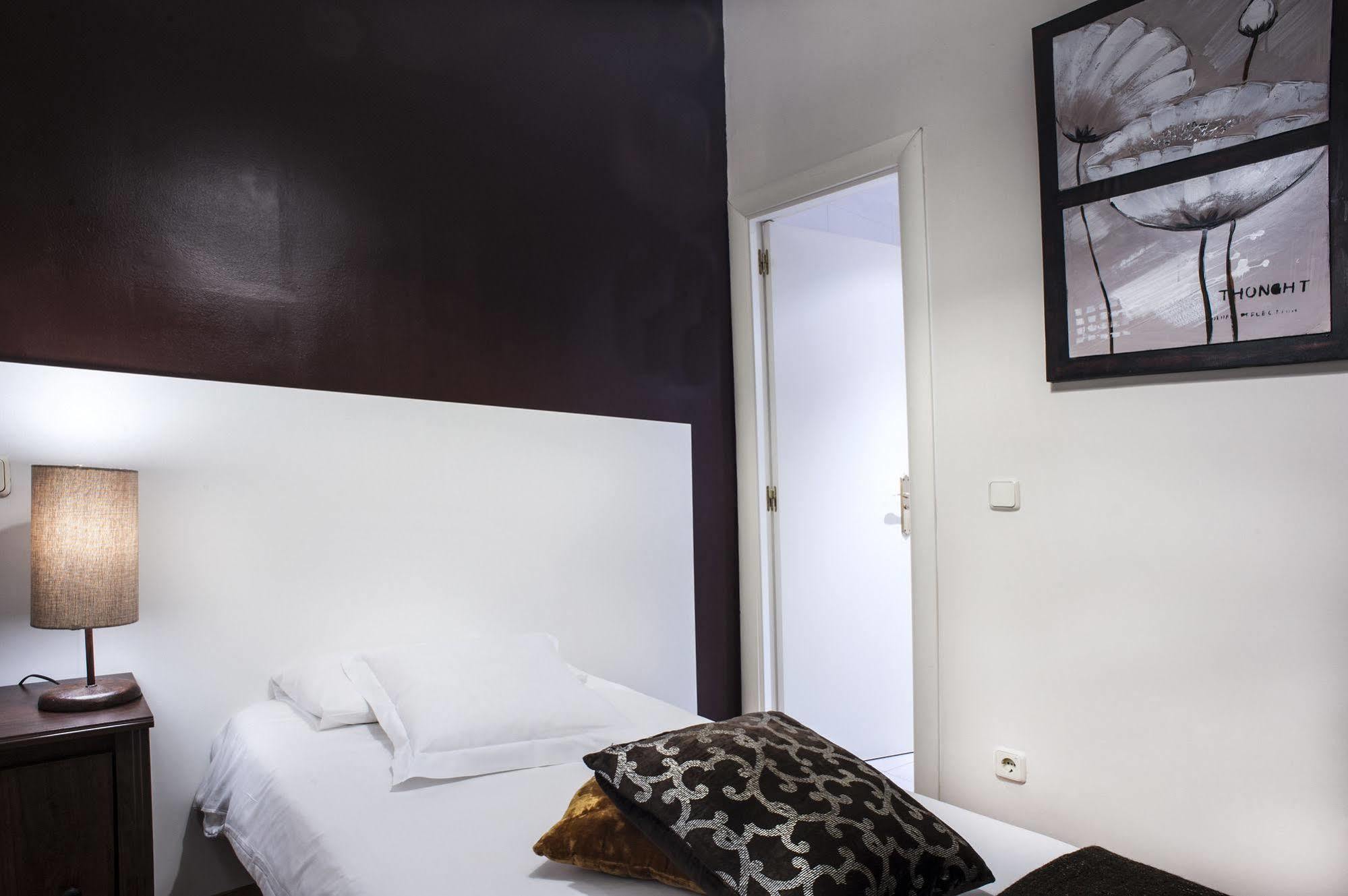 Thc Gran Via Hostel Мадрид Экстерьер фото